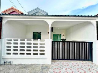 À vendre 2 chambres maison de ville à Bang Lamung, Chonburi