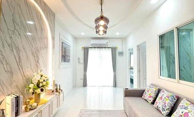 Reihenhaus zum Kauf mit 2 Zimmer in Bang Lamung, Chonburi
