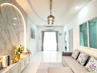 À vendre 2 chambres maison de ville à Bang Lamung, Chonburi