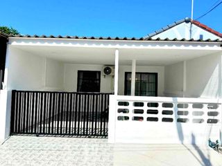 À vendre 2 chambres maison de ville à Bang Lamung, Chonburi