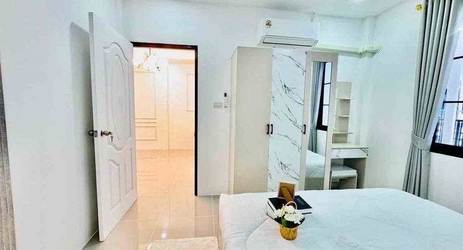 Reihenhaus zum Kauf mit 2 Zimmer in Bang Lamung, Chonburi