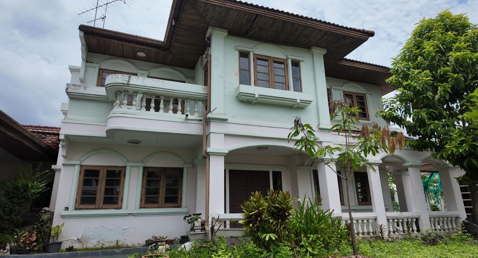 For sale 6 bedrooms house in Mueang Nonthaburi, Nonthaburi