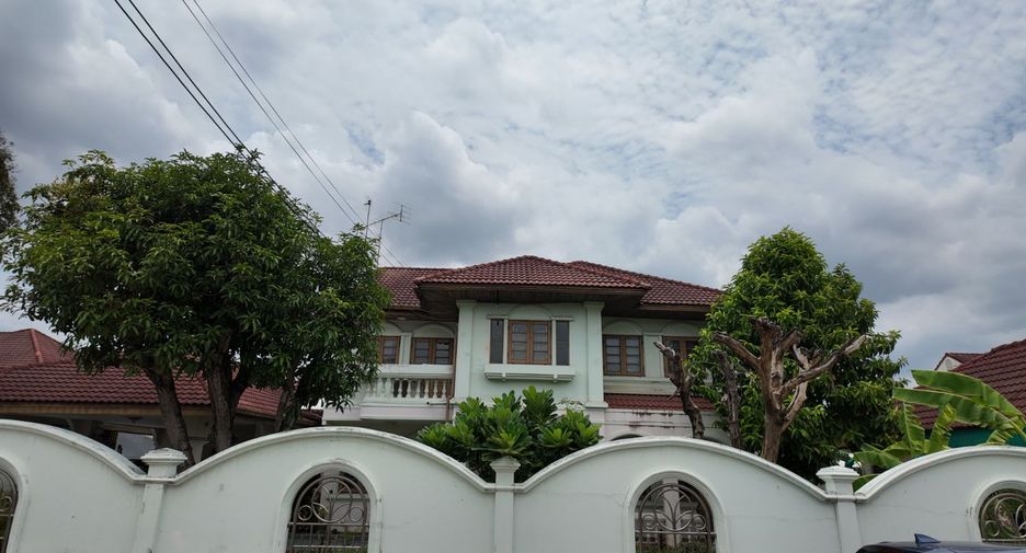 For sale 6 bedrooms house in Mueang Nonthaburi, Nonthaburi
