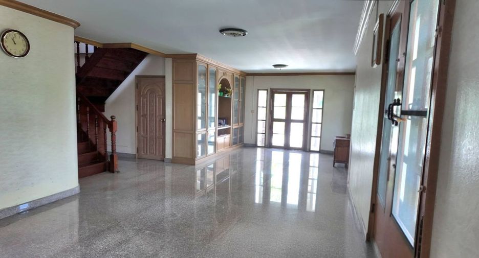 For sale 6 bedrooms house in Mueang Nonthaburi, Nonthaburi
