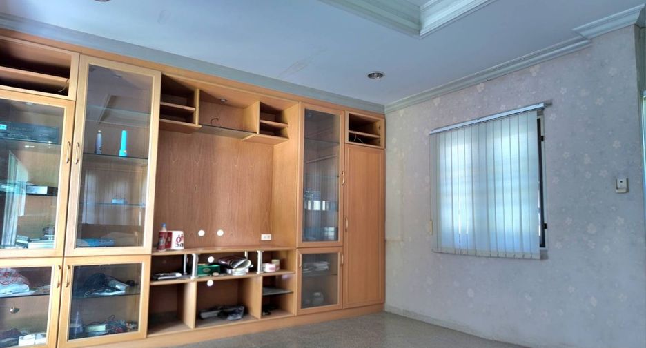 For sale 6 bedrooms house in Mueang Nonthaburi, Nonthaburi