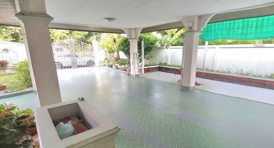 For sale 6 bedrooms house in Mueang Nonthaburi, Nonthaburi