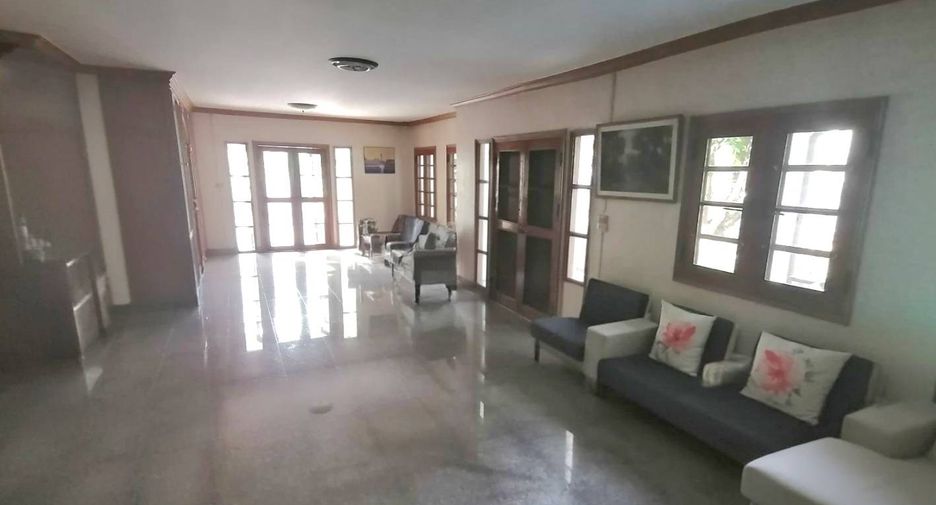 For sale 6 bedrooms house in Mueang Nonthaburi, Nonthaburi