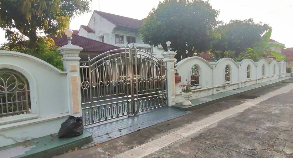 For sale 6 bedrooms house in Mueang Nonthaburi, Nonthaburi
