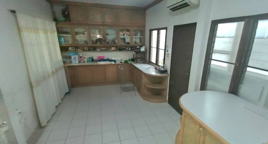 For sale 6 bedrooms house in Mueang Nonthaburi, Nonthaburi