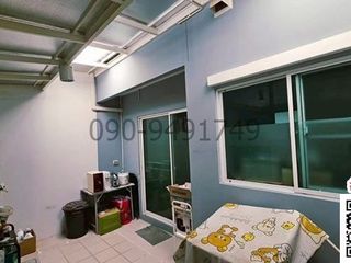 Casa adosada en alquiler de 4 habitaciones en Lat Krabang, Bangkok