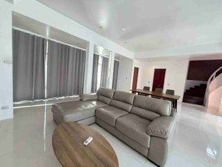 Villa en alquiler de 6 habitaciones en Bang Lamung, Chonburi
