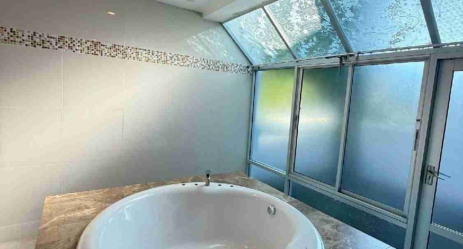 Villa en alquiler de 6 habitaciones en Bang Lamung, Chonburi