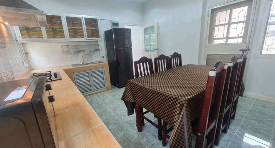 For rent 4 bedrooms house in Mueang Chiang Mai, Chiang Mai