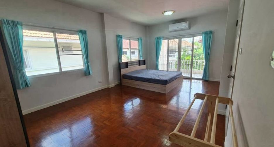 For rent 4 bedrooms house in Mueang Chiang Mai, Chiang Mai
