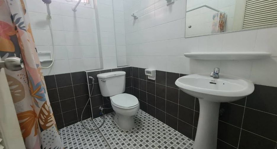 For rent 4 bedrooms house in Mueang Chiang Mai, Chiang Mai