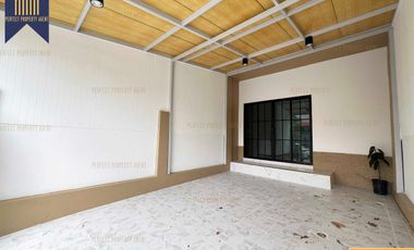 À vendre 2 chambres maison de ville à Bang Bo, Samut Prakan
