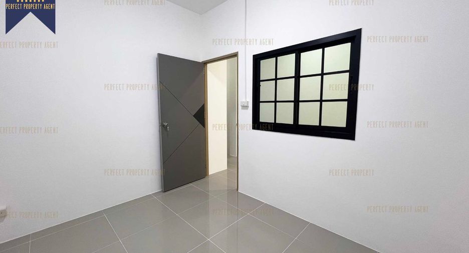 À vendre 2 chambres maison de ville à Bang Bo, Samut Prakan