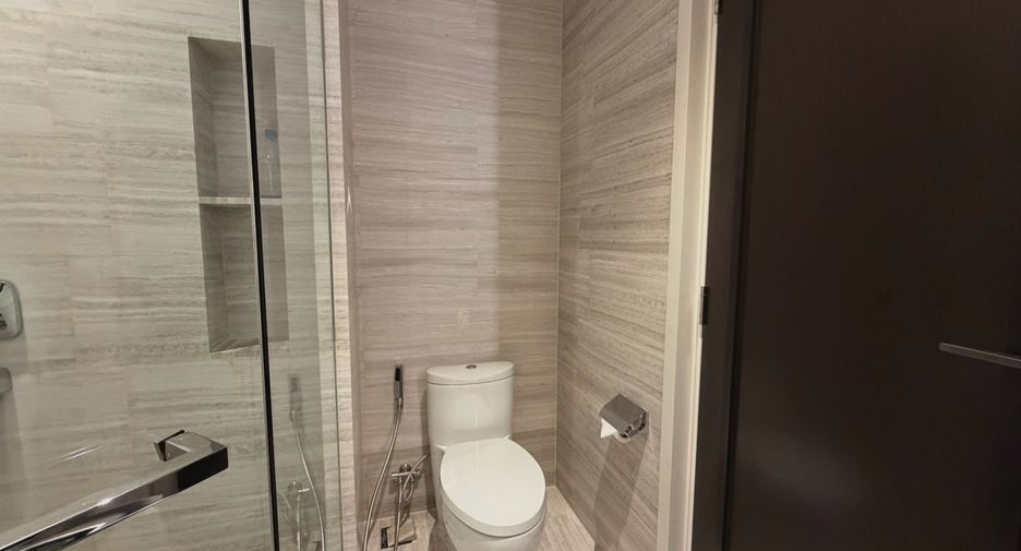 À louer et à vendre 1 chambre condo à Khlong Toei, Bangkok