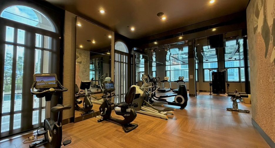 À louer et à vendre 1 chambre condo à Khlong Toei, Bangkok