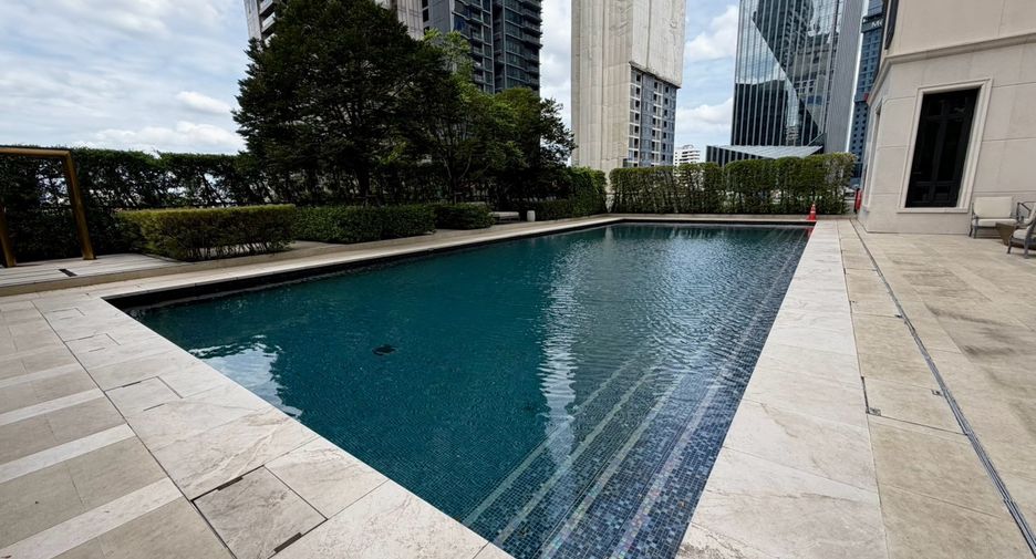 À louer et à vendre 1 chambre condo à Khlong Toei, Bangkok