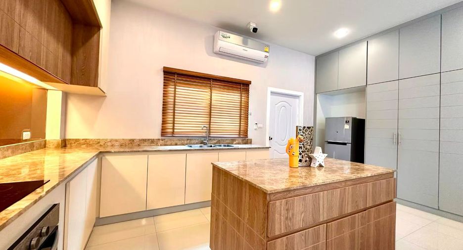 For sale 3 bedrooms house in Huay Yai, Pattaya