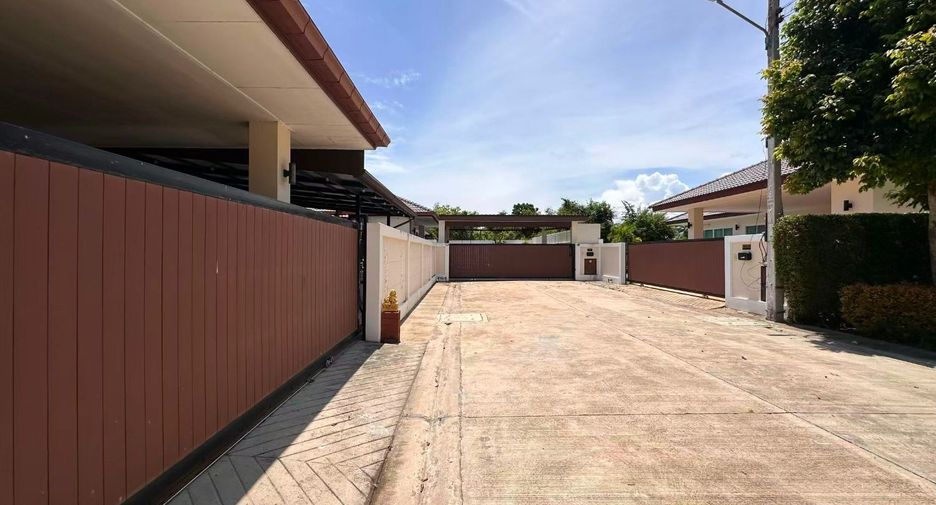 For sale 3 bedrooms house in Huay Yai, Pattaya