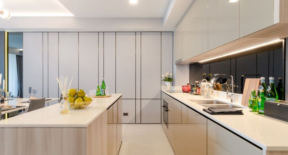 Condo en alquiler de 3 habitaciones en Watthana, Bangkok