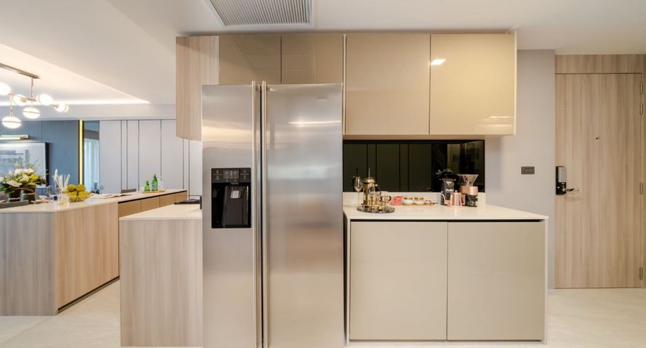 Condo en alquiler de 3 habitaciones en Watthana, Bangkok