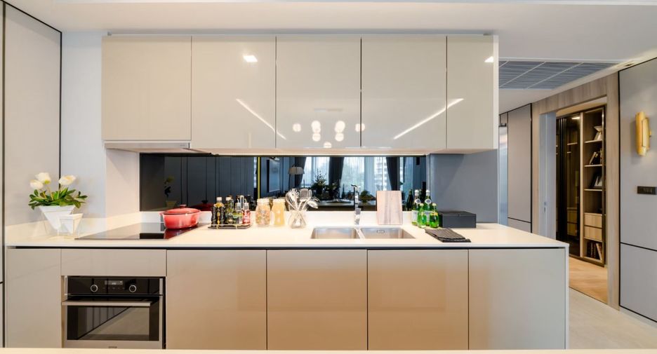 Condo en alquiler de 3 habitaciones en Watthana, Bangkok