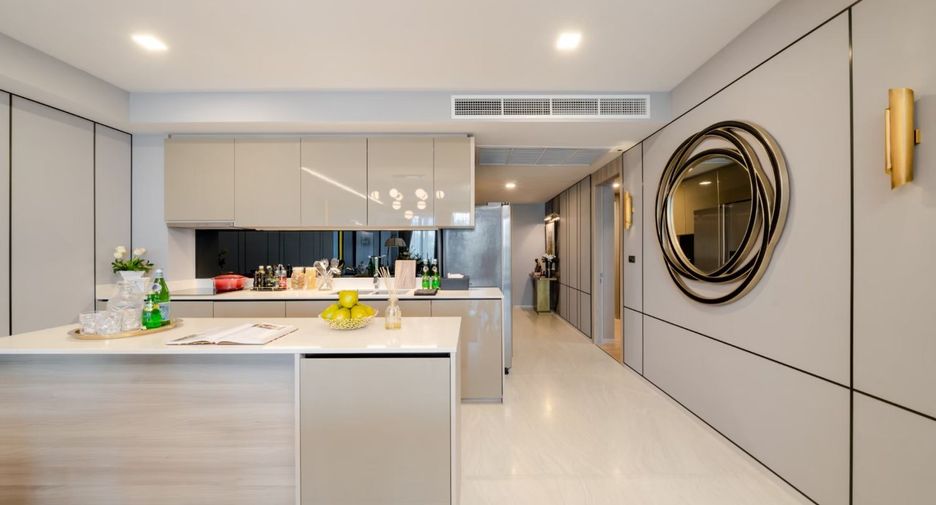Condo en alquiler de 3 habitaciones en Watthana, Bangkok