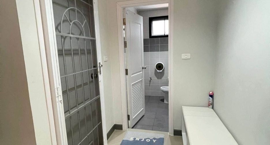 For rent 3 bedrooms house in San Kamphaeng, Chiang Mai