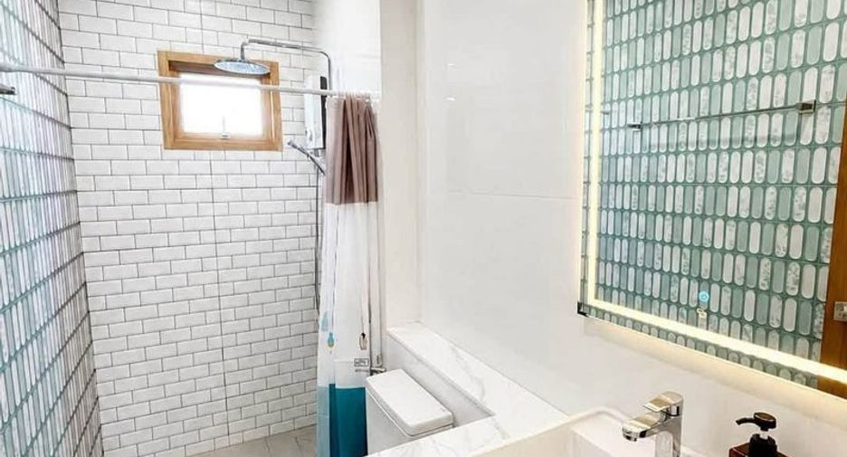 Продажа 4 спальни вилла в Mueang Chon Buri, Чонбури