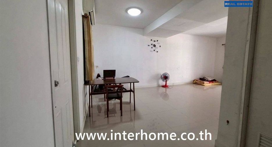 À vendre 3 chambres maison de ville à Bang Bua Thong, Nonthaburi