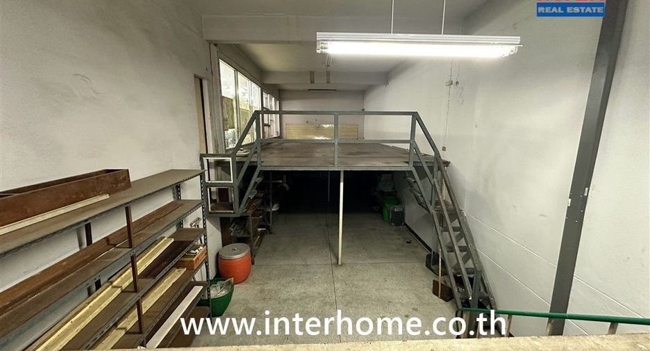 Local comercial en venta de 4 habitaciones en Khlong San, Bangkok
