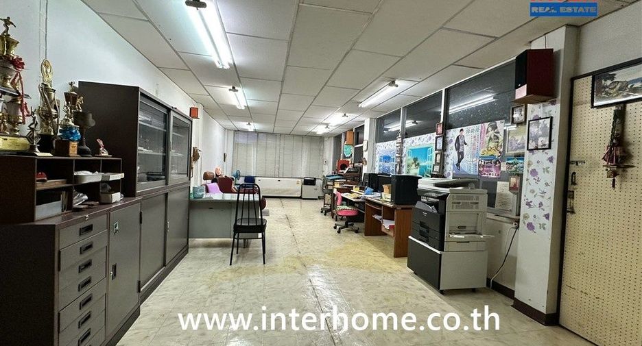 Local comercial en venta de 4 habitaciones en Khlong San, Bangkok