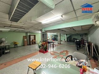 Local comercial en venta de 4 habitaciones en Khlong San, Bangkok
