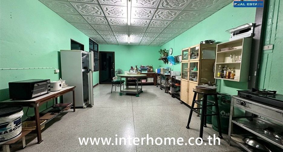 Local comercial en venta de 4 habitaciones en Khlong San, Bangkok