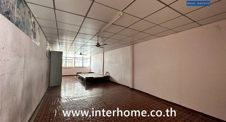 Local comercial en venta de 4 habitaciones en Khlong San, Bangkok