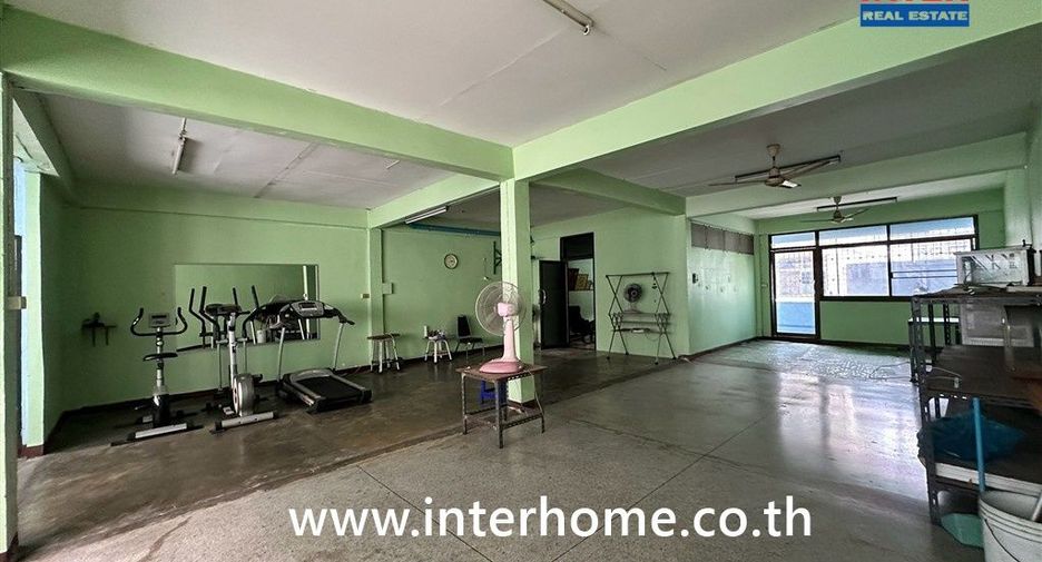 Local comercial en venta de 4 habitaciones en Khlong San, Bangkok