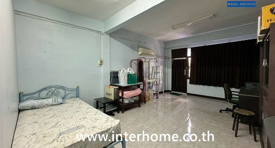 Local comercial en venta de 4 habitaciones en Khlong San, Bangkok