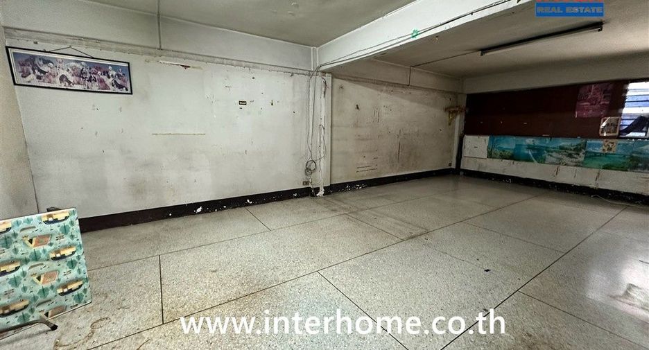 Local comercial en venta de 4 habitaciones en Khlong San, Bangkok