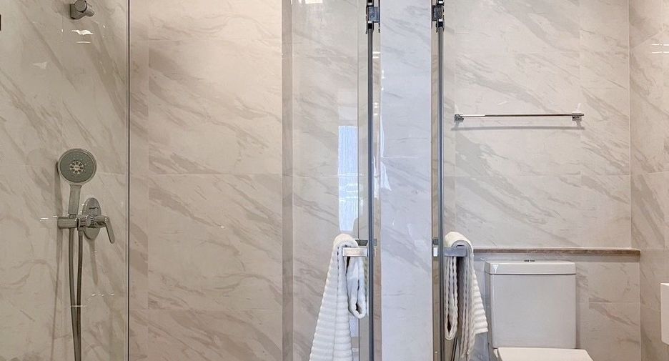 Condo en alquiler de 3 habitaciones en Watthana, Bangkok