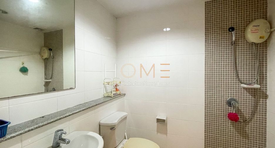 For sale 3 bedrooms townhouse in Bang Kapi, Bangkok