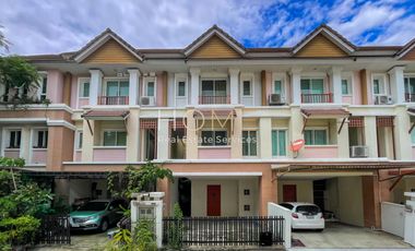 For sale 3 bedrooms townhouse in Bang Kapi, Bangkok