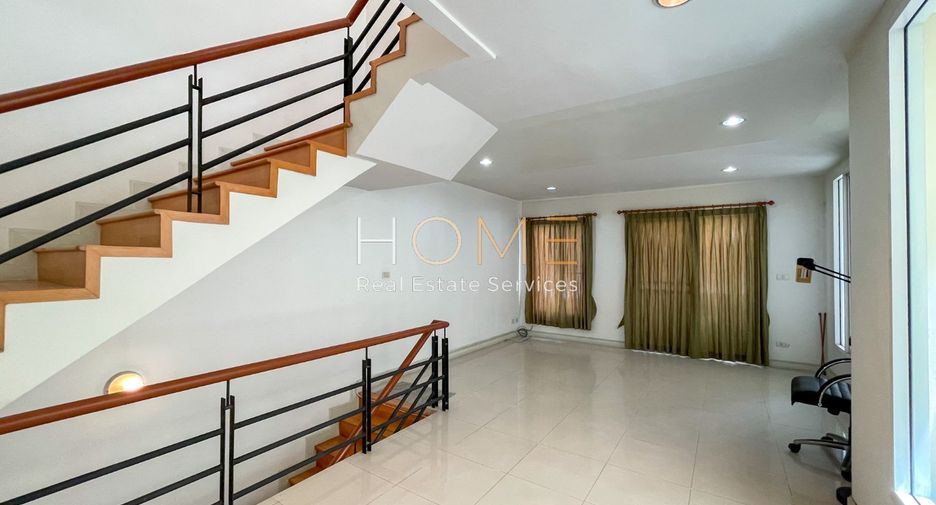 For sale 3 bedrooms townhouse in Bang Kapi, Bangkok