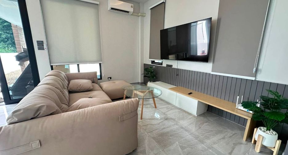 For rent 4 bedrooms house in Mueang Chiang Mai, Chiang Mai
