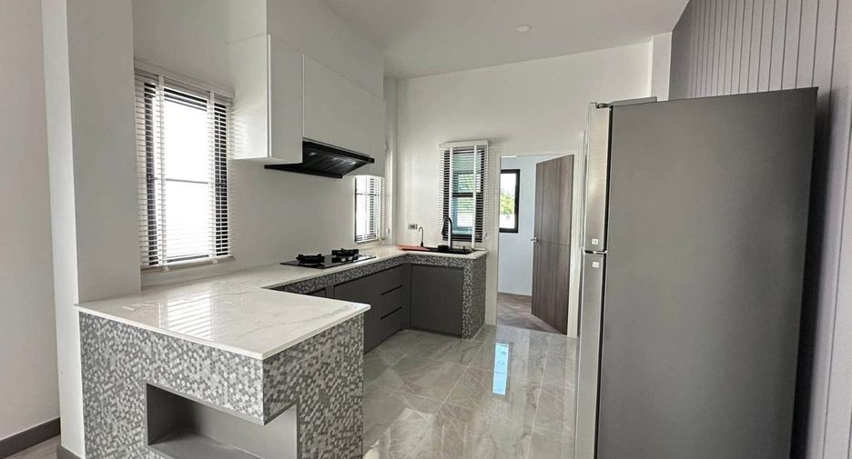 For rent 4 bedrooms house in Mueang Chiang Mai, Chiang Mai