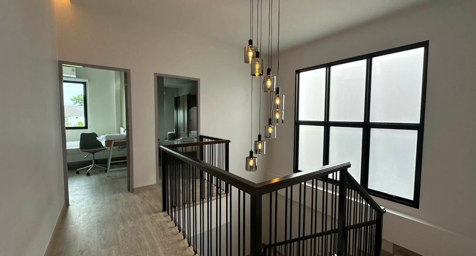 For rent 4 bedrooms house in Mueang Chiang Mai, Chiang Mai