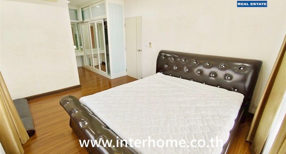 Haus zum Kauf mit 4 Zimmer in Bang Khun Thian, Bangkok