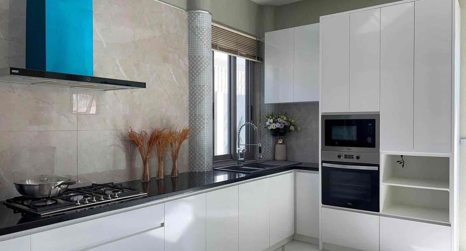 For rent 5 bedrooms villa in Bang Lamung, Chonburi